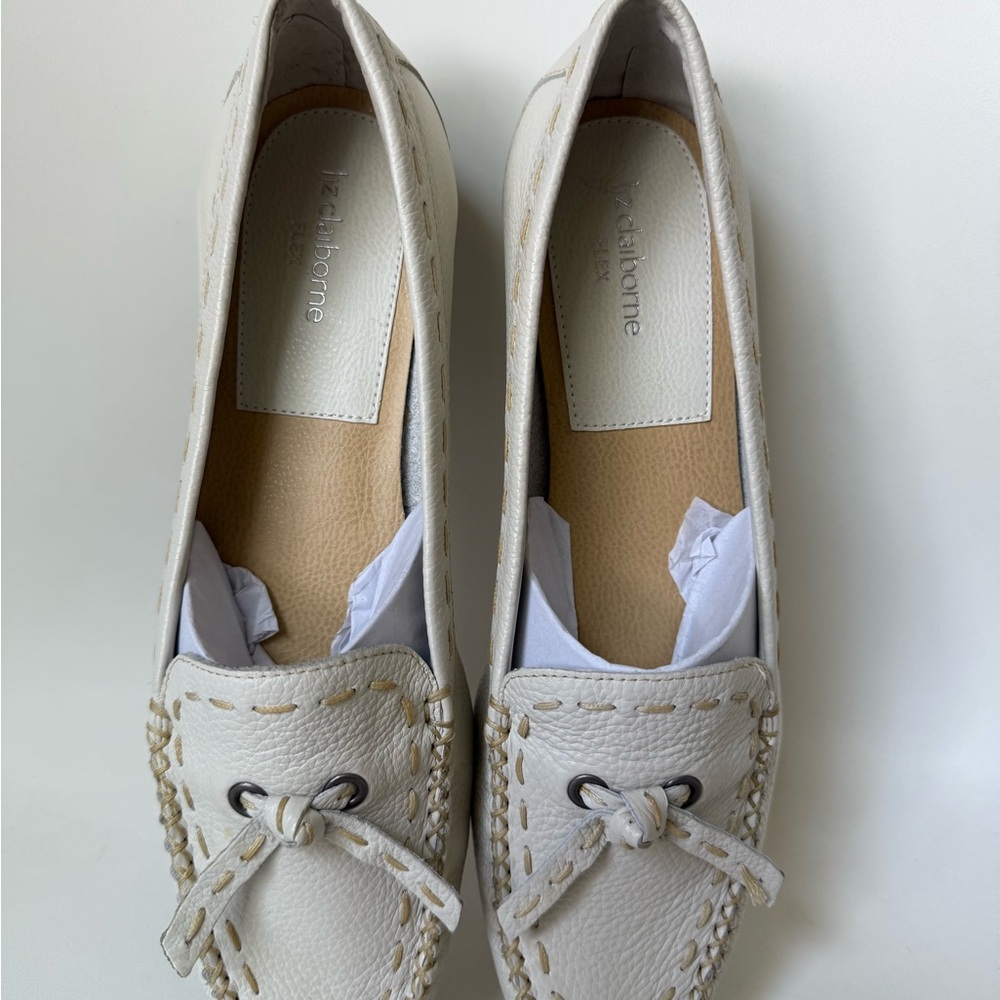 Liz Claiborne Cream Leather Bow-Accent Moccasins